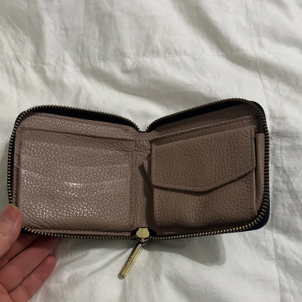 Cuyana Black Leather Compact Wallet - Picture 2 of 4